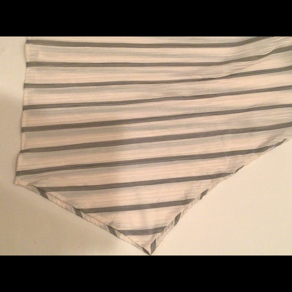 Pleated asymmetrical skirt - Picture 3 of 4